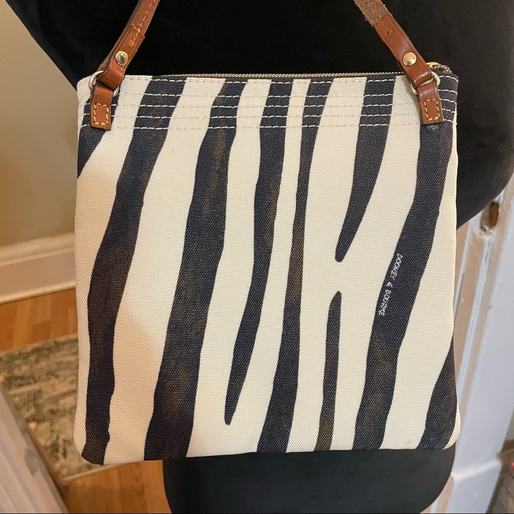 NWOT Dooney & Bourke Nylon North South Triple Zip Animal Crossbody Red Lining 🎁 - Picture 9 of 11